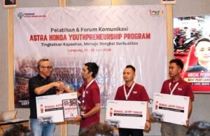 Bengkel Binaan Yayasan AHM Bukukan Omzet Rp7,9 Miliar, Serap 43 Tenaga Kerja Bengkel binaan Yayasan Astra Honda Motor (Yayasan AHM) terus berkembang dan memberikan dampak nyata terhadap perekonomian masyarakat. Foto Dok Istimewa
