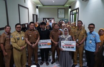 Sekda Banjarmasin Serahkan Santunan Kematian Kemensos Rp60 Juta kepada Ahli Waris Korban Kebakaran Sekda Banjarmasin Serahkan Santunan Kematian Kemensos kepada Ahli Waris Korban Kebakaran. Foto Dok Istimewa