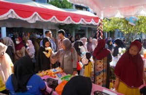 Warga Rusunawa Ganda Maghfirah Serbu Pasar Murah, 1.000 Paket Sembako Ludes Diserbu Warga Pasar Murah Disperdagin Diserbu Warga, 1.000 Paket Sembako Ludes di Rusunawa Ganda Maghfirah. Foto Dok istimewa