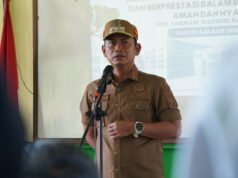 Buka MPLS SMK Farmasi Mandiri, Wali Kota Yamin: Jangan Gentar, Raih Prestasi Setinggi-tingginya Wali Kota Banjarmasin H. M. Yamin HR memberikan motivasi kepada peserta didik baru saat membuka MPLS di SMK Farmasi Mandiri Banjarmasin. Foto Dok istimewa