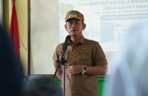 Buka MPLS SMK Farmasi Mandiri, Wali Kota Yamin: Jangan Gentar, Raih Prestasi Setinggi-tingginya Wali Kota Banjarmasin H. M. Yamin HR memberikan motivasi kepada peserta didik baru saat membuka MPLS di SMK Farmasi Mandiri Banjarmasin. Foto Dok istimewa
