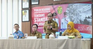 Diskopumker Banjarmasin Gelar Public Hearing, Perkuat Standar Pelayanan Publik dan Serap Aspirasi Masyarakat Wali Kota Banjarmasin melalui Asisten II M. Taufik Rivani membuka Public Hearing Standar Pelayanan Diskopumker di Banjarmasin Creative Hub. Foto Dok Istimewa. Foto Dok Istimewa