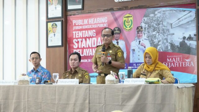 Wali Kota Banjarmasin melalui Asisten II M. Taufik Rivani membuka Public Hearing Standar Pelayanan Diskopumker di Banjarmasin Creative Hub. Foto Dok Istimewa. Foto Dok Istimewa Wali Kota Banjarmasin melalui Asisten II M. Taufik Rivani membuka Public Hearing Standar Pelayanan Diskopumker di Banjarmasin Creative Hub. Foto Dok Istimewa. Foto Dok Istimewa