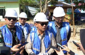 Pemkot Banjarmasin Bangun Aula Gawi Berataan BLK, Perkuat Kompetensi SDM dan Tekan Angka Pengangguran Wali Kota Yamin Letakkan Batu Pertama Aula Gawi Berataan BLK Banjarmasin. Foto Dok Istimewa