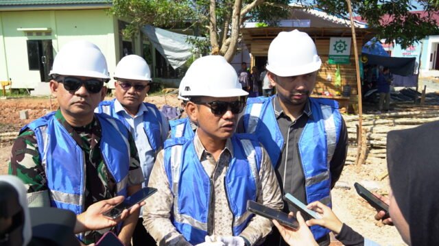 Wali Kota Yamin Letakkan Batu Pertama Aula Gawi Berataan BLK Banjarmasin. Foto Dok Istimewa Wali Kota Yamin Letakkan Batu Pertama Aula Gawi Berataan BLK Banjarmasin. Foto Dok Istimewa