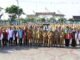 Pemkot Banjarmasin Canangkan Gerakan Pembagian Bendera Merah Putih Sambut HUT ke-81 RI Sekda Kota Banjarmasin Ichrom Muftezar menyerahkan Bendera Merah Putih secara simbolis dalam pencanangan Gerakan Pembagian Bendera Merah Putih, Senin (27/7/2026). Foto Dok istimewa