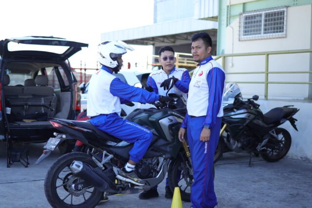 Peserta komunitas Honda menunjukkan kemampuan berkendara dalam Honda Community Safety Riding Competition Regional yang digelar PT Trio Motor sebagai bagian dari kampanye #Cari_Aman. Foto Dok istimewa Peserta komunitas Honda menunjukkan kemampuan berkendara dalam Honda Community Safety Riding Competition Regional yang digelar PT Trio Motor sebagai bagian dari kampanye #Cari_Aman. Foto Dok istimewa