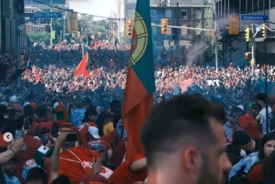 Lautan Suporter Cristiano Ronaldo Bikin Toronto Lumpuh, Ribuan Fans Padati Jalan Demi Sang GOAT di Piala Dunia 2026 Lautan Suporter Cristiano Ronaldo Bikin Toronto Lumpuh, Ribuan Fans Padati Jalan Demi Sang GOAT di Piala Dunia 2026