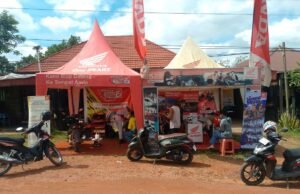 PT Trio Motor Hadirkan Servis Kunjung Honda di Cempaga Hulu, Permudah Perawatan Motor Konsumen Mekanik AHASS memberikan layanan Honda Servis Kunjung kepada pelanggan di Kecamatan Cempaga Hulu, Kotawaringin Timur. Foto Dok istimewa