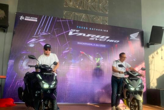 Evolusi Baru Skutik Premium! PT Trio Motor Resmi Luncurkan New Honda Vario Evo 160 di Kalsel-Kalteng Marketing Director PT Trio Motor Antonius Silitonga memperkenalkan New Honda Vario Evo 160 kepada media, dealer, dan KOL saat Regional Press Launching di Banjarmasin. Foto Dok Istimewa