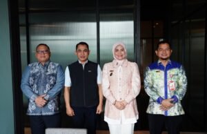 Pemkot Banjarmasin Kawal Tuntas Pemadaman Bergilir, Wakil Wali Kota dan Sekda Temui PLN Pusat Wakil Wali Kota Banjarmasin Hj Ananda dan Sekda Ichrom Muftezar bertemu jajaran PLN Pusat di Jakarta. Foto Dok Istimewa