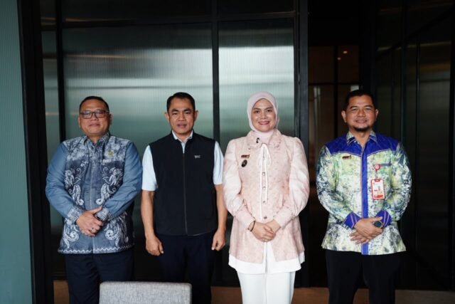 Wakil Wali Kota Banjarmasin Hj Ananda dan Sekda Ichrom Muftezar bertemu jajaran PLN Pusat di Jakarta. Foto Dok Istimewa Wakil Wali Kota Banjarmasin Hj Ananda dan Sekda Ichrom Muftezar bertemu jajaran PLN Pusat di Jakarta. Foto Dok Istimewa
