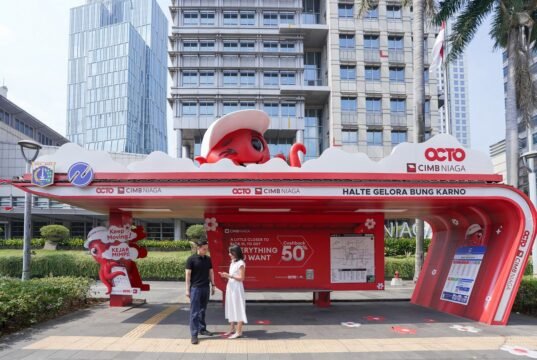 CIMB Niaga Hadirkan Pengalaman OCTO di Halte GBK, Permudah Mobilitas dan Transaksi Digital CIMB Niaga menghadirkan pengalaman digital OCTO di Halte Gelora Bung Karno (GBK), Jakarta, sebagai bagian dari upaya mendukung mobilitas masyarakat melalui layanan perbankan digital, QRIS Tap, serta berbagai promo transportasi umum dan online. Foto Dok Istimewa