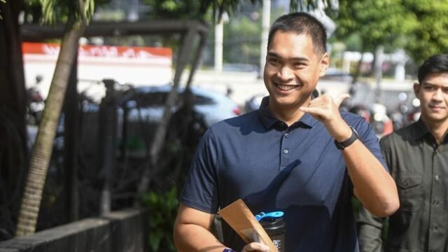 Eks Menpora Dito Ariotedjo ditanyai penyidik seputar latar belakang Indonesia memperoleh kuota haji tambahan sebanyak 20.000 dari Pemerintah Arab Saudi.: ANTARA FOTO/Muhammad Adimaja Eks Menpora Dito Ariotedjo ditanyai penyidik seputar latar belakang Indonesia memperoleh kuota haji tambahan sebanyak 20.000 dari Pemerintah Arab Saudi.: ANTARA FOTO/Muhammad Adimaja