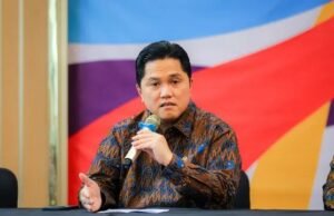 Erick Thohir Bocorkan Rotasi Asisten Pelatih Timnas Indonesia, John Herdman Siapkan Regenerasi Pelatih Lokal Menteri Pemuda dan Olahraga Republik Indonesia, Erick Thohir berbicara kepada awak media di kantor Kemenpora RI, Selasa (23/9/2025). (Bola.com/Bagaskara Lazuardi).