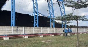 PLN: Pemadaman Listrik Bergilir di Kalsel Bukan Akibat Batu Bara, Stok Aman 15 Hari STOK batu bara di kawasan PLTU Asam-Asam, Kabupaten Tanahlaut, Kalimantan Selatan, Kamis (30/7/2026). Artikel ini telah tayang di BanjarmasinPost.co.id dengan judul Bantah Pemadaman Listrik Bergilir di Kalsel Akibat Batu Bara, PLN Asam-Asam: Stok Aman 15 Hari, https://banjarmasin.tribunnews.com/kalsel/1370257/bantah-pemadaman-listrik-bergilir-di-kalsel-akibat-batu-bara-pln-asam-asam-stok-aman-15-hari. Penulis: Muhammad Syaiful Riki | Editor: Ratino Taufik
