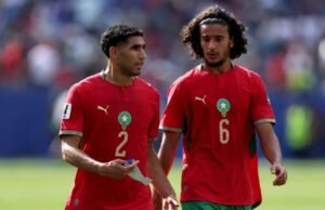Manchester City Siapkan Ayyoub Bouaddi sebagai Suksesor Rodri, Transfer Bergantung pada Real Madrid Achraf Hakimi #2 dan Ayyoub Bouaddi #6 dari Timnas Maroko berjalan keluar lapangan saat jeda pertandingan perempat final Piala Dunia 2026 antara Prancis dan Maroko di Stadion Boston pada 10 Juli 2026 di Foxborough, Massachusetts. (Molly Darlington/Getty Images via AFP)