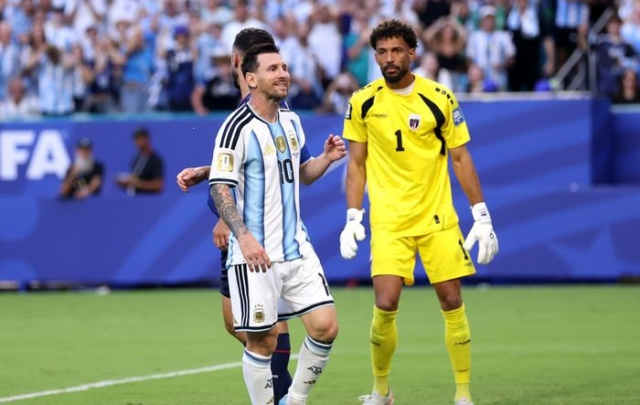 Messi Kagumi Aksi Gemilang Kiper Cape Verde Vozinha Messi Kagumi Aksi Gemilang Kiper Cape Verde Vozinha