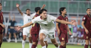 Debut Manis Mitchell Baker, Hattrick Bawa Timnas Indonesia Gebuk Kamboja 5-1 Striker debutan Timnas Indonesia, Mitchell Baker, langsung tampil cemerlang dalam laga pertamanya bersama Tim Garuda. Dua gol dicetak ke gawang Kamboja hanya dalam 15 menit pertama penampilannya di Piala AFF 2026, Senin (27/7/2026). (Kapanlagi.com/Budy Santoso)