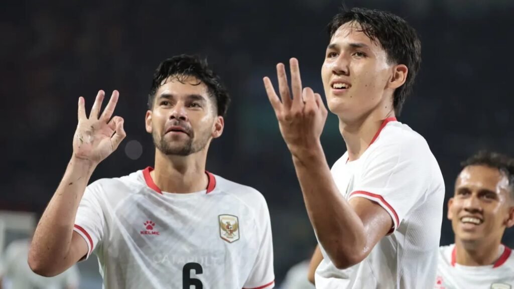 Striker timnas Indonesia Mitchell Baker merayakan hattrick ke gawang Kamboja pada laga Piala AFF 2026 di Stadion Pakansari, Senin (27/7/2026). (Kapanlagi/Budi Santoso)