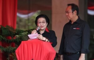 Megawati Resmikan Monumen Kudatuli di Kantor DPP PDIP Ketua Umum PDIP, Megawati Soekarnoputri meresmikan monumen sejarah peristiwa kerusuhan 27 Juli atau dikenal Kudatuli di kantor DPP PDIP, Menteng 58, Jakarta. Arsip DPP PDIP