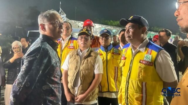 Foto: Menteri Pekerjaan Umum (PU) Dody Hanggodo melakukan blusukan di Kawasan Industri Terpadu Wilmar, Kabupaten Serang Banten pada Senin (6/7/2026). (CNBC Indonesia/Elga Nurmutia)