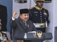 Pesan Prabowo di HUT Bhayangkara ke-80: Layani Rakyat, Tegakkan Hukum, hingga Kuasai AI Presiden Prabowo Subianto (tengah) menyampaikan pidatonya saat menjadi inspektur upacara HUT Ke-80 Bhayangkara di Pusat Latihan Brimob Polri, Cikeas, Bogor, Jawa Barat, Rabu (1/7/2026). 9Foto: ANTARA FOTO/BAYU PRATAMA S)