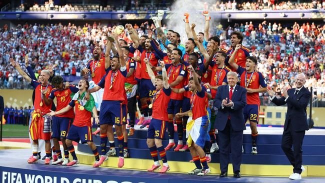 Foto: Para pemain Spanyol merayakan keberhasilan menjuarai Piala Dunia FIFA 2026 di Stadion MetLife, East Rutherford, New Jersey, Amerika Serikat, Minggu (19/7/2026). (IMAGN IMAGES via Reuters/MARK J REBILAS)