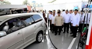 RI Bersiap Surplus Solar hingga 4 Juta KL, Pemerintah Targetkan Stop Impor dan Bangun Pabrik Avtur Foto: Presiden RI Prabowo Subianto resmi meluncurkan mandatori biodiesel B50, yakni bahan bakar minyak jenis solar yang dicampur bahan bakar nabati berbasis minyak kelapa sawit sebesar 50 persen, di Karawang, Kamis (9/7/2026). (Dok. BPMI Sekretariat Presiden/Cahyo)