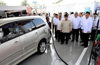 RI Bersiap Surplus Solar hingga 4 Juta KL, Pemerintah Targetkan Stop Impor dan Bangun Pabrik Avtur Foto: Presiden RI Prabowo Subianto resmi meluncurkan mandatori biodiesel B50, yakni bahan bakar minyak jenis solar yang dicampur bahan bakar nabati berbasis minyak kelapa sawit sebesar 50 persen, di Karawang, Kamis (9/7/2026). (Dok. BPMI Sekretariat Presiden/Cahyo)