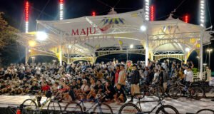 Ratusan Pesepeda Ramaikan Banjarmasin Last Friday Ride, Suasana Malam Penuh Antusiasme Ratusan pesepeda berfoto dan berkumpul bersama di kawasan Banjarmasin Maju Sejahtera dalam rangkaian Banjarmasin Last Friday Ride, Jumat (28/8/2026) malam. Foto Dok Istimewa