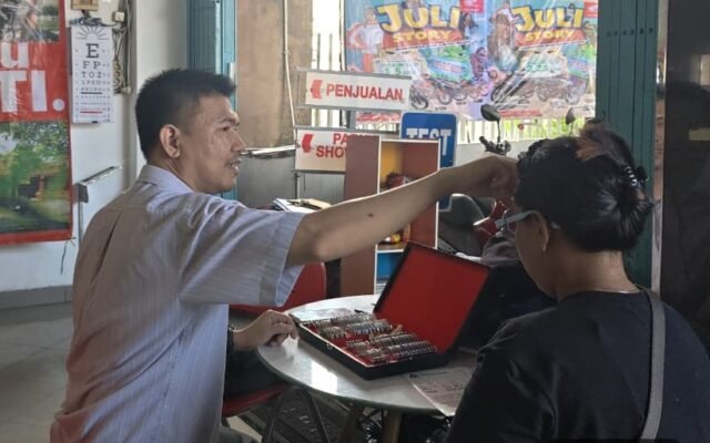 Cek Mata Gratis di Trio Motor Martadinata, Warga Diajak Peduli Penglihatan dan Keselamatan Berkendara Cek Mata Gratis di Trio Motor Martadinata, Warga Diajak Peduli Penglihatan dan Keselamatan Berkendara. Foto Dok Istimewa