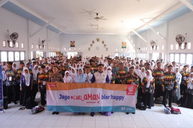 Edukasi #Cari_Aman di SMAN 11 Banjarmasin, Pelajar Diajak Lebih Cermat di Jalan. Foto Dok Istimewa Edukasi #Cari_Aman di SMAN 11 Banjarmasin, Pelajar Diajak Lebih Cermat di Jalan. Foto Dok Istimewa