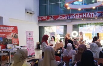 Dari Kawat Bulu Jadi Bunga, Warga Banjarmasin Asah Kreativitas di Workshop Giant Tulip Dari Kawat Bulu Jadi Bunga, Warga Banjarmasin Asah Kreativitas di Workshop Giant Tulip. Foto Dok Istimewa