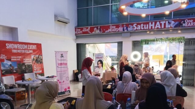 Dari Kawat Bulu Jadi Bunga, Warga Banjarmasin Asah Kreativitas di Workshop Giant Tulip. Foto Dok Istimewa Dari Kawat Bulu Jadi Bunga, Warga Banjarmasin Asah Kreativitas di Workshop Giant Tulip. Foto Dok Istimewa