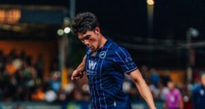 Debut Elkan Baggott di Millwall Berbuah Positif, Alex Neil Puas dengan Eksperimen Formasi Elkan Baggot dalam pertandingan melawan Cambridge United pada babak ketiga Piala Liga Inggris atau EFL Cup 2026/2027 di Cledara Abbey Stadium, Rabu (26/8/2026) . (Foto: Instagram @millwalfc)