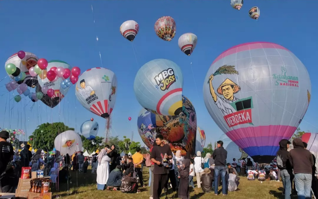 Sejumlah balon udara dalam Festival Balon Wonosobo membawa nama program pemerintah seperti Makan Bergizi Gratis (MBG), Koperasi Desa Merah Putih, dan Sekolah Rakyat.