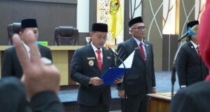 7 Kursi Kepala SKPD Banjarmasin Terisi, Yamin HR Minta Pejabat Baru Langsung Adaptasi dan Kawal Program Wali Kota Banjarmasin Lantik Tujuh Pejabat Pimpinan Tinggi Pratama. Foto Dok Istimewa