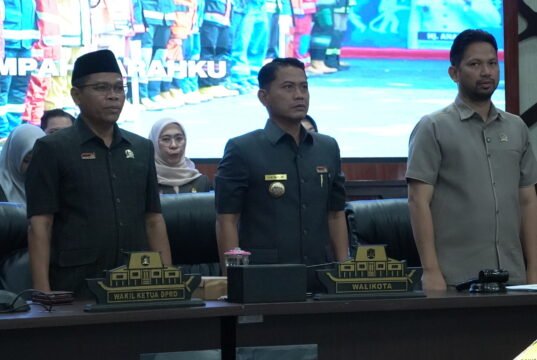 Pemkot dan DPRD Banjarmasin Bahas Perubahan KUA-PPAS 2026, Empat Raperda Inisiatif Siap Digodok Wali Kota Banjarmasin H. Muhammad Yamin HR menghadiri Rapat Paripurna DPRD Kota Banjarmasin terkait pembahasan Perubahan KUA-PPAS Tahun Anggaran 2026. Foto Dok Istimewa