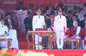 HUT ke-81 RI di Banjarmasin Khidmat, Wali Kota Tekankan Perjuangan untuk Kesejahteraan Rakyat Wali Kota Banjarmasin H. M. Yamin HR menjadi Inspektur Upacara peringatan HUT ke-81 Kemerdekaan RI di Halaman Balai Kota Banjarmasin. Foto Dok Istimewa