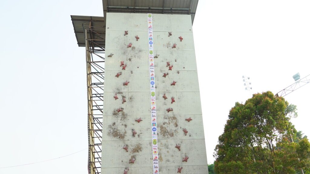 Venue panjat dinding GOR Hasanuddin Banjarmasin yang menjadi lokasi pelaksanaan Sirkuit 2 Bamara Sport Climbing Competition 2026 se-Kalimantan Selatan. Foto Dok Istimewa