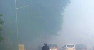 Kabut Asap Ganggu Jarak Pandang, Trio Motor Bagikan Tips #CariAman Berkendara Kabut asap yang menurunkan jarak pandang membuat pengendara sepeda motor perlu meningkatkan kewaspadaan dan menyesuaikan kecepatan saat berkendara. Foto Dok Istimewa