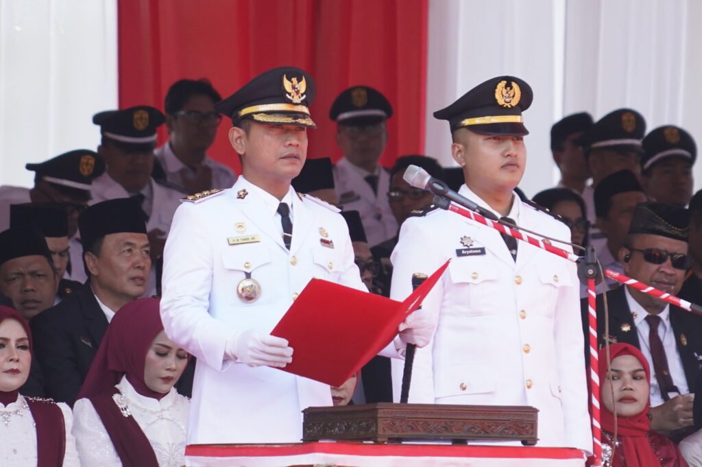 Wali Kota Banjarmasin H. M. Yamin HR menyampaikan amanat pada upacara HUT ke-81 Kemerdekaan RI di Halaman Balai Kota Banjarmasin. Foto Dok Istimewa