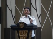 Pemkot Banjarmasin Buka Akses IKM dan UMKM ke Ritel Modern Wali Kota Banjarmasin H. Muhammad Yamin HR menyampaikan arahan dalam Sosialisasi Kemitraan IKM dan UMKM dengan Ritel Modern di Aula Kayuh Baimbai, Banjarmasin, Rabu (26/8/2026). Foto Dok istimewa
