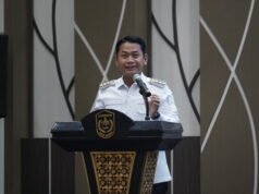 Pemkot Banjarmasin Buka Akses IKM dan UMKM ke Ritel Modern Wali Kota Banjarmasin H. Muhammad Yamin HR menyampaikan arahan dalam Sosialisasi Kemitraan IKM dan UMKM dengan Ritel Modern di Aula Kayuh Baimbai, Banjarmasin, Rabu (26/8/2026). Foto Dok istimewa