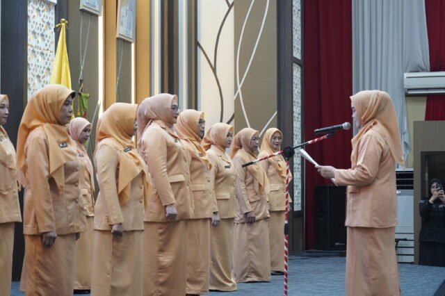 Prosesi pengukuhan pengurus Dharma Wanita Persatuan (DWP) Kota Banjarmasin di Aula Kayuh Baimbai, Kamis (27/8/2026). Foto Dok Istimewa Prosesi pengukuhan pengurus Dharma Wanita Persatuan (DWP) Kota Banjarmasin di Aula Kayuh Baimbai, Kamis (27/8/2026). Foto Dok Istimewa