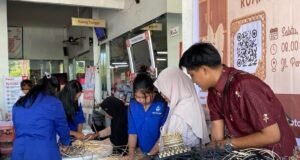 Ruang Kreasi Rotan di Kapuas, Warga Belajar Langsung dari Pengrajin Lokal Ruang Kreasi Rotan di Kapuas, Warga Belajar Langsung dari Pengrajin Lokal. Foto Dok istimewa