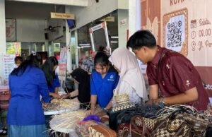Ruang Kreasi Rotan di Kapuas, Warga Belajar Langsung dari Pengrajin Lokal Ruang Kreasi Rotan di Kapuas, Warga Belajar Langsung dari Pengrajin Lokal. Foto Dok istimewa