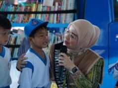 Bunda PAUD Neli Listriani Ajak Anak Jelajah Literasi di Taman Satwa Jahri Saleh Bunda PAUD Banjarmasin Hj. Neli Listriani Dampingi Anak Jelajah Literasi di Taman Jahri Saleh. Foto Dok Istimewa