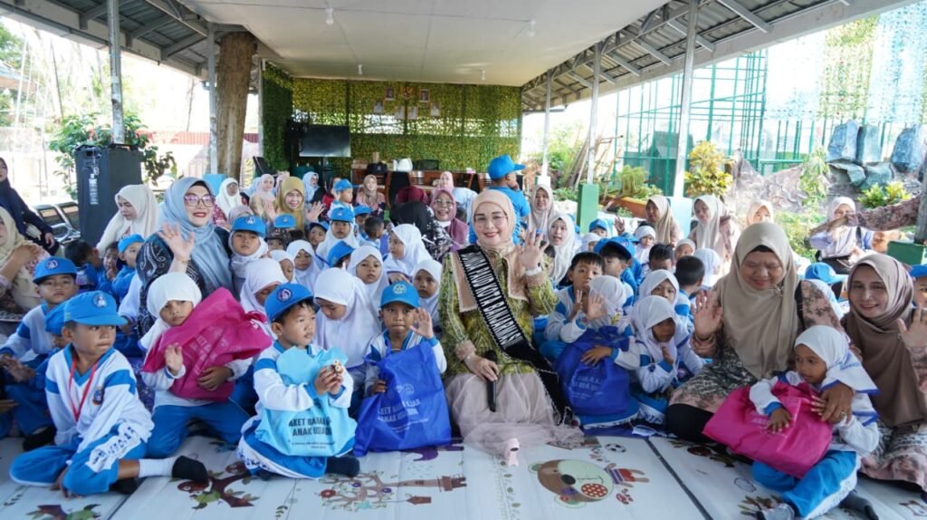 Anak-anak Menikmati Kegiatan Literasi di Ruang Terbuka Taman Edukasi dan Satwa Jahri Saleh. Foto Dok Istimewa